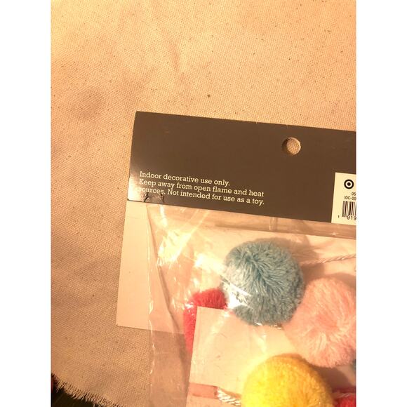 Spritz NWT Bright Pom Pom Garland 1 Count 5ft Multicolor Pastels - Picture 6 of 7